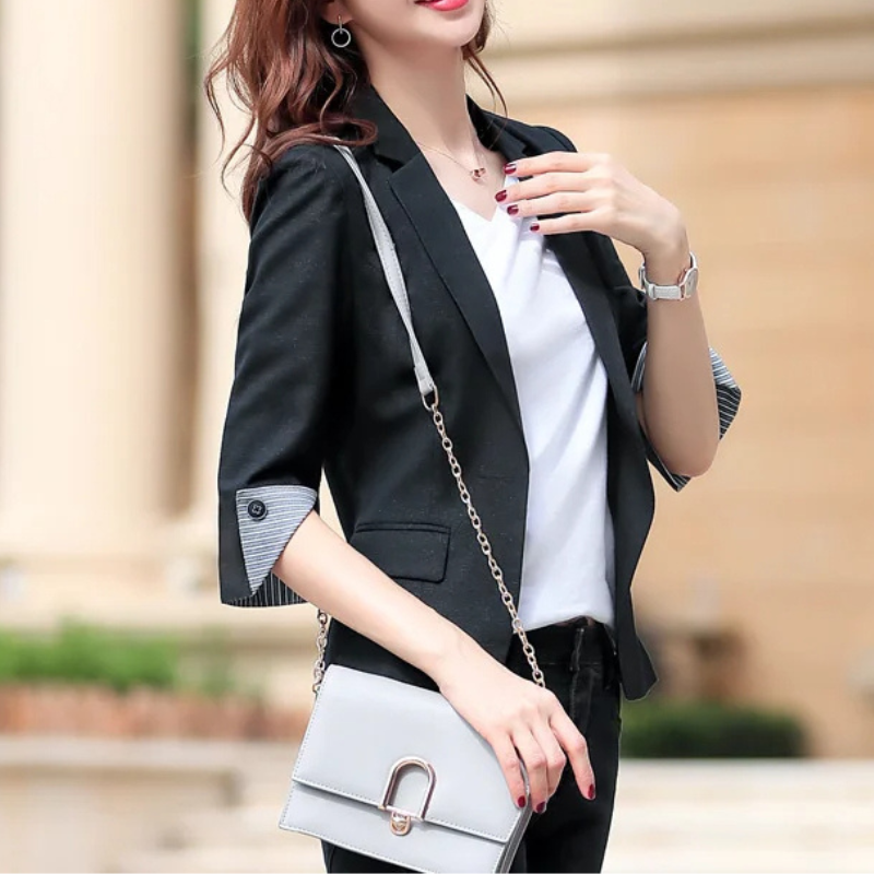 Valenzora | Elegant women's blazer with button details. Ideal for the office.