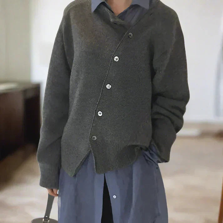 Valenzora | Weicher Cardigan mit diagonaler Knopfleiste
