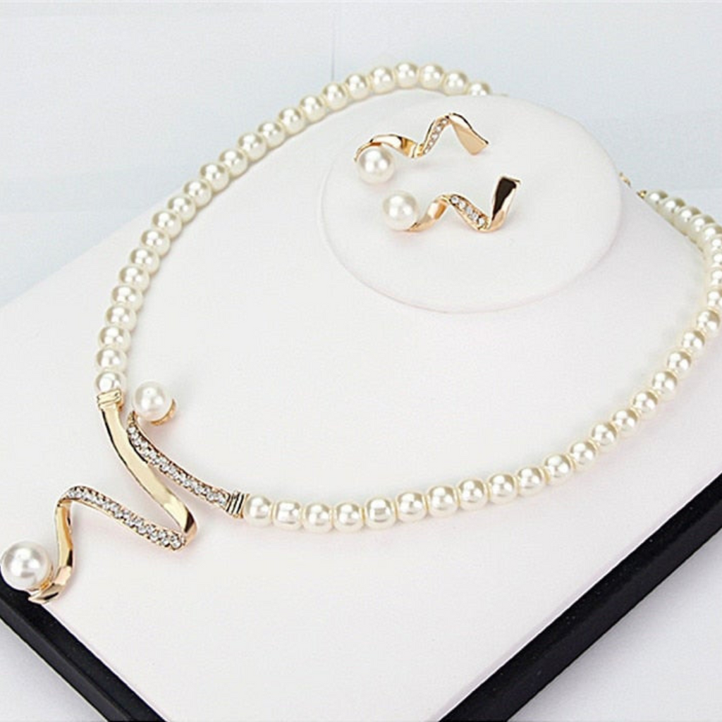 Valenzora | Natural Pearl Necklace + Earring Set Gold