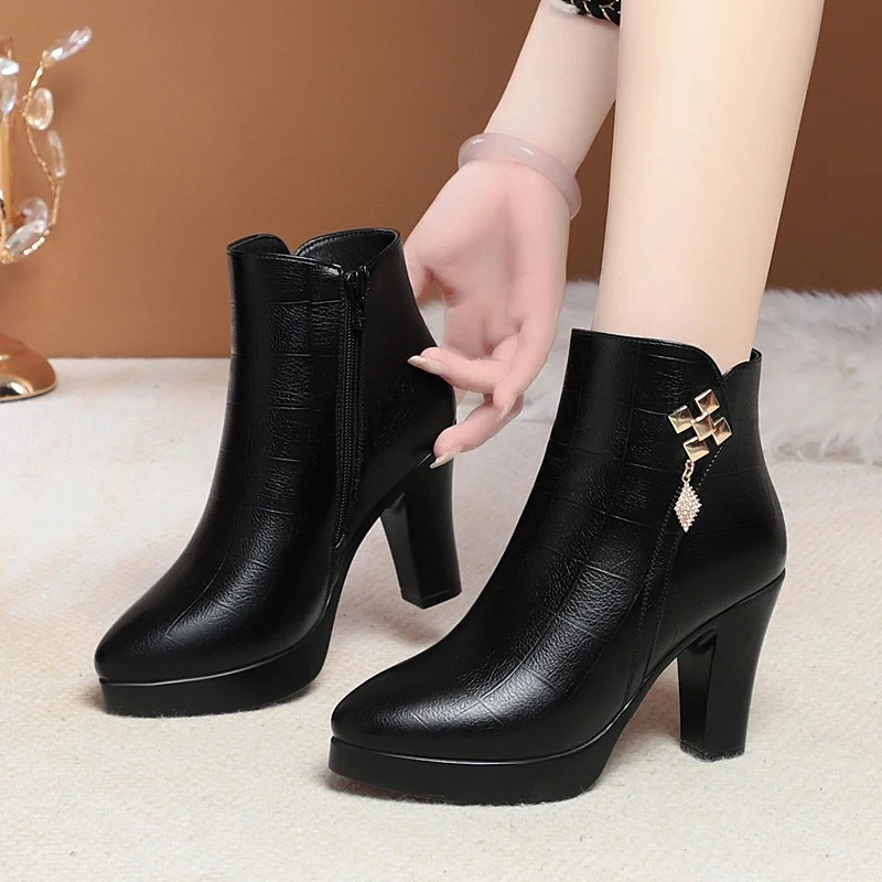 Valenzora | Elegant women's ankle boots with non-slip sole and comfort