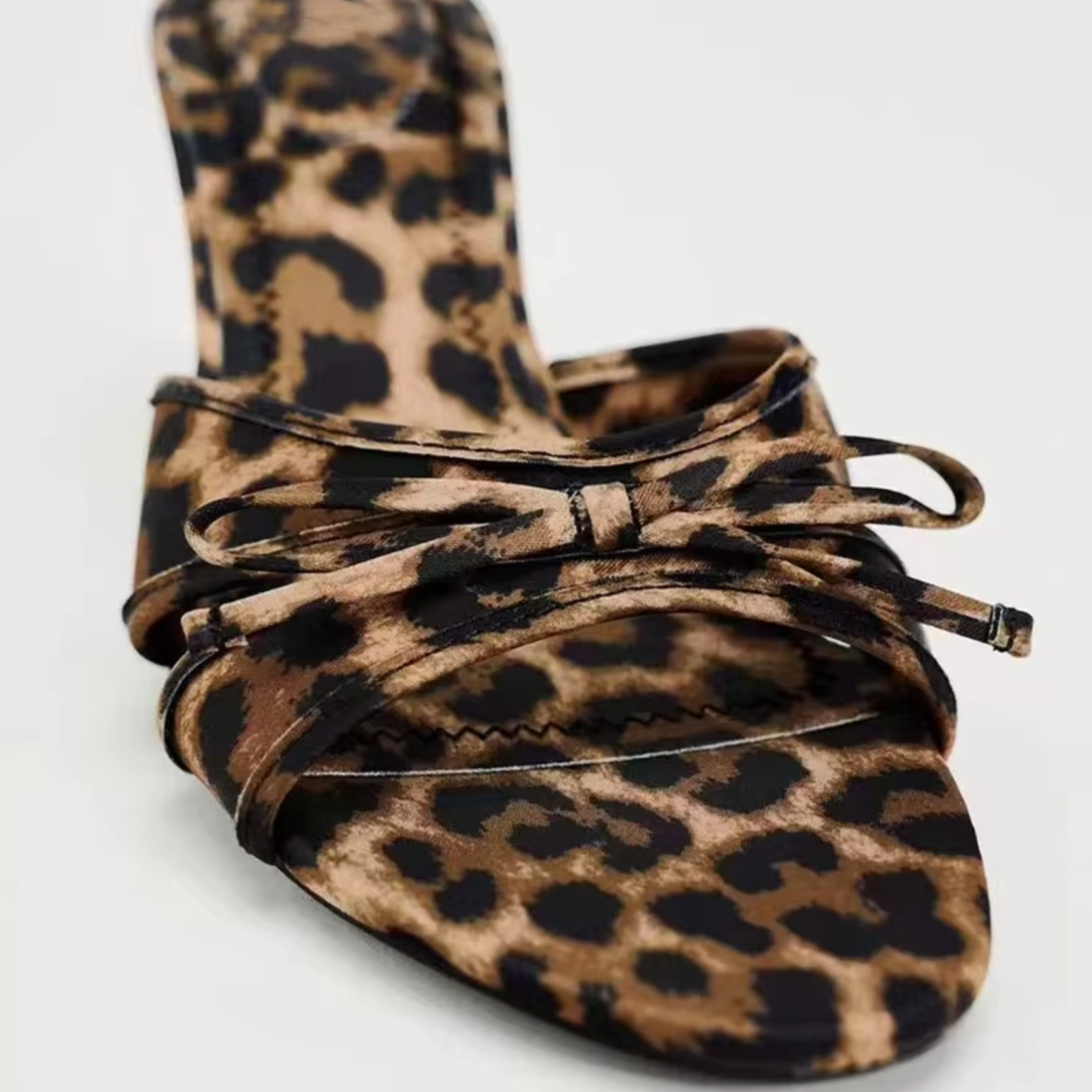 Valenzora | High-heeled slippers with leopard print