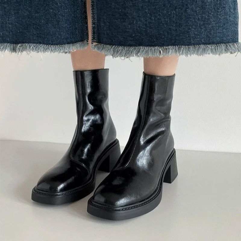 Valenzora | Stylish leather ankle boots with block heels for women