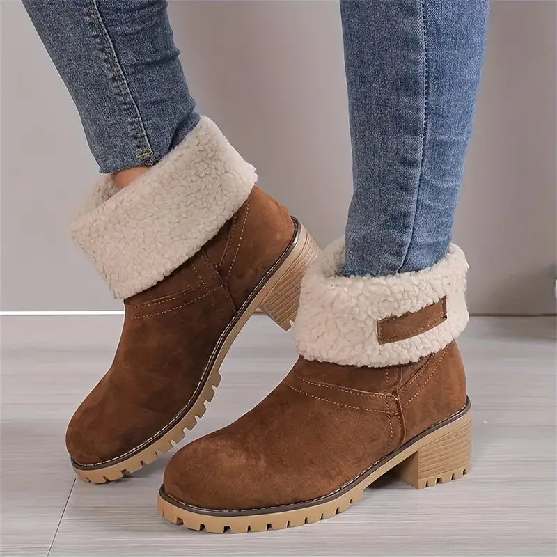 Schneestiefel mit klobigem Absatz und mittelhoher Sohle