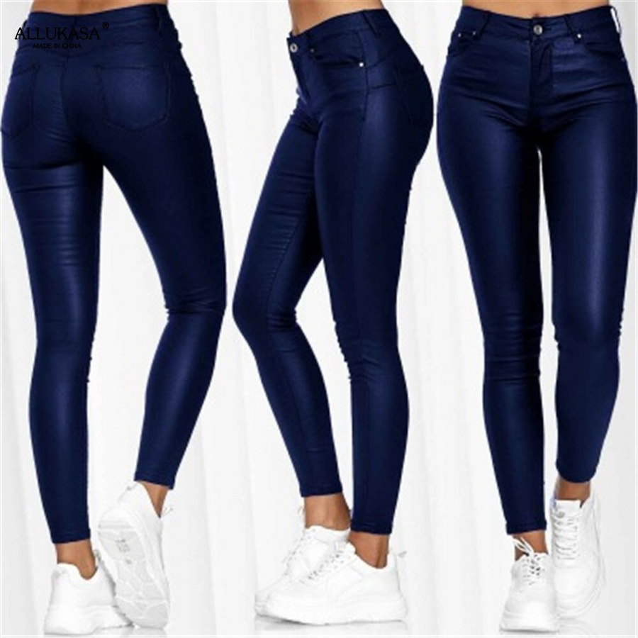 Valenzora Modern Trousers | Slim-fit leather casual trousers in streetwear style for women with pockets