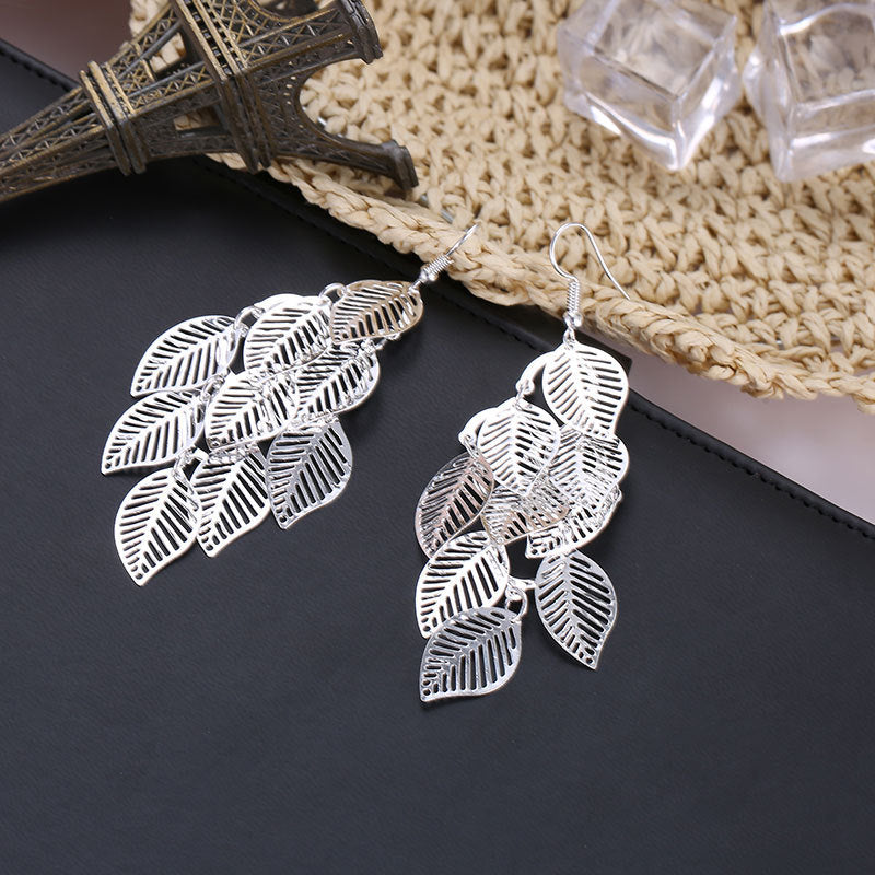 Valenzora | Delicate layered earrings with leaves
