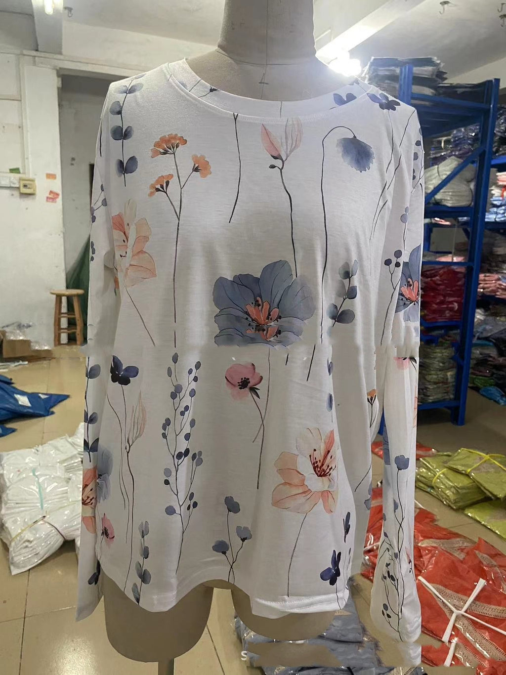 Valenzora | T-Shirt mit Blumenmuster und Rundhalsausschnitt für den Frühling