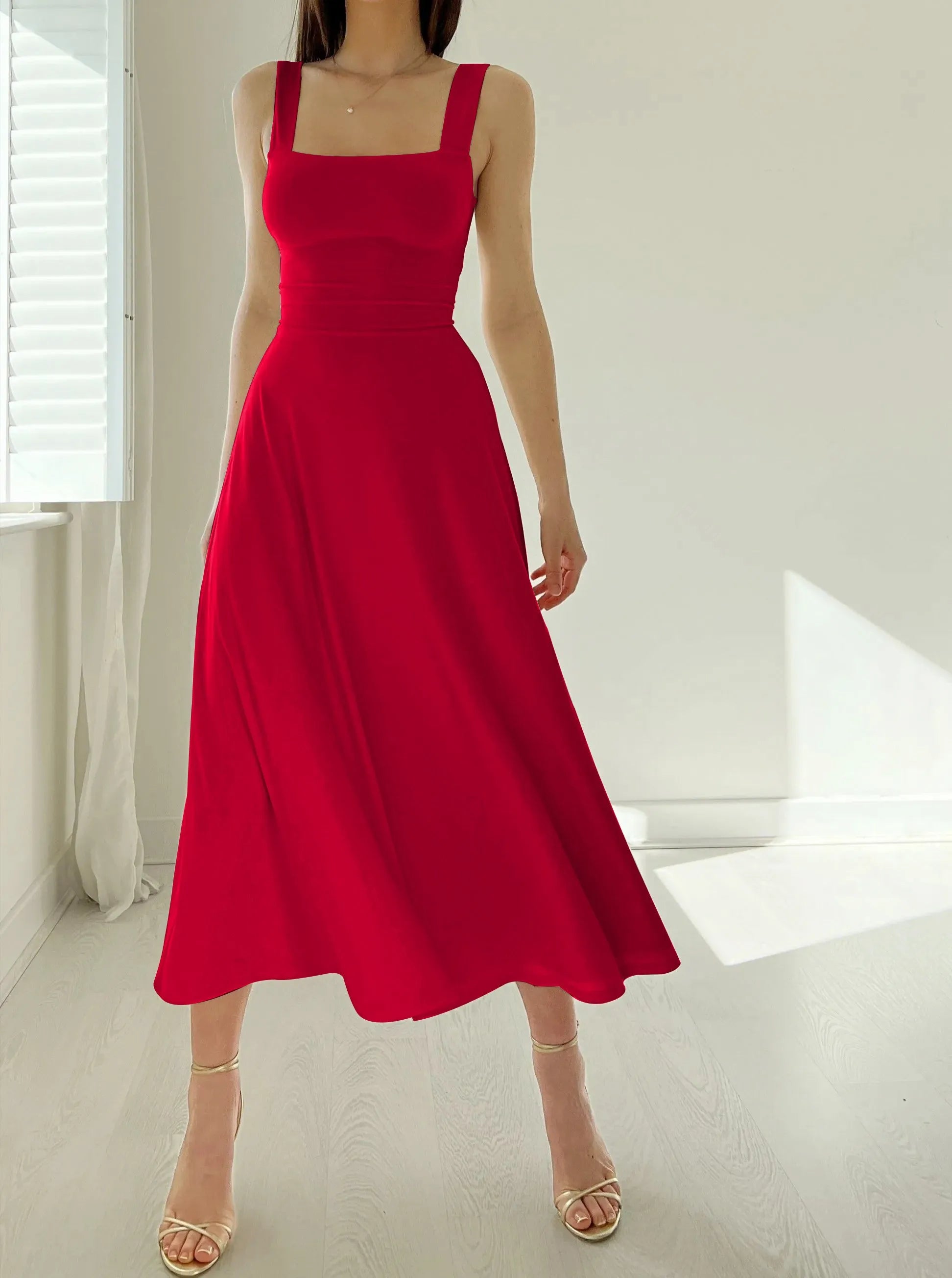Valenzora | Midikleid mit breiten Trägern