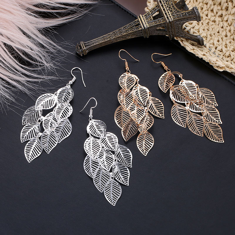 Valenzora | Delicate layered earrings with leaves
