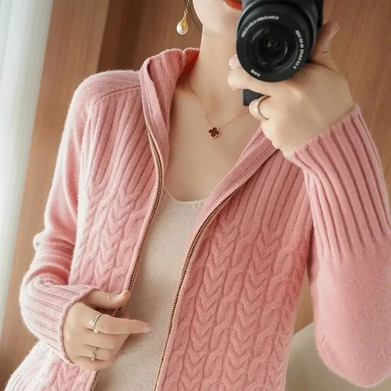 Valenzora | Women's knitted jacket with zipper and cable knit details