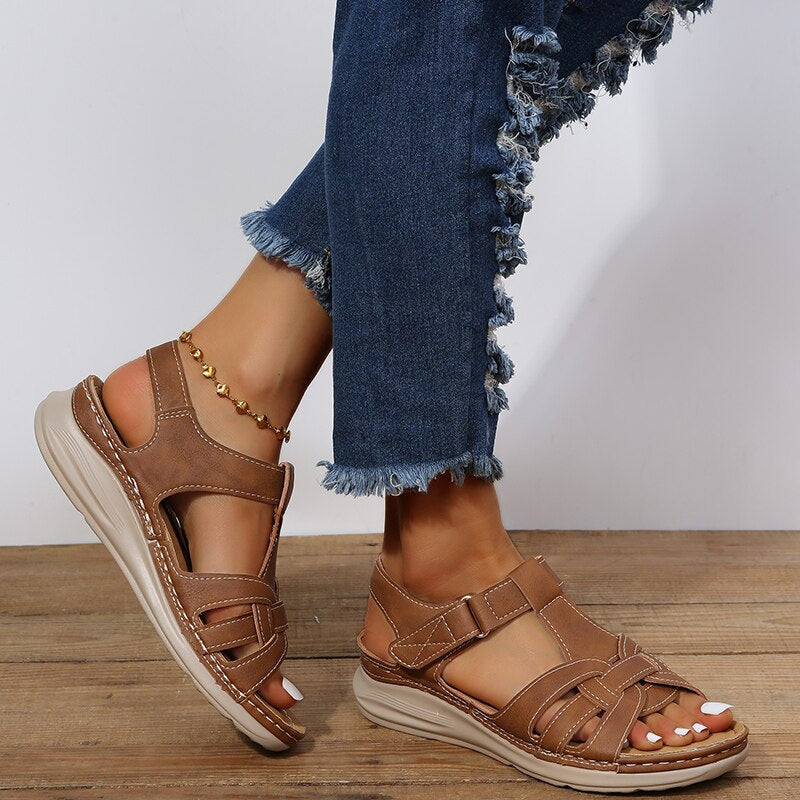 Valenzora | Orthopedic hiking sandals with platform