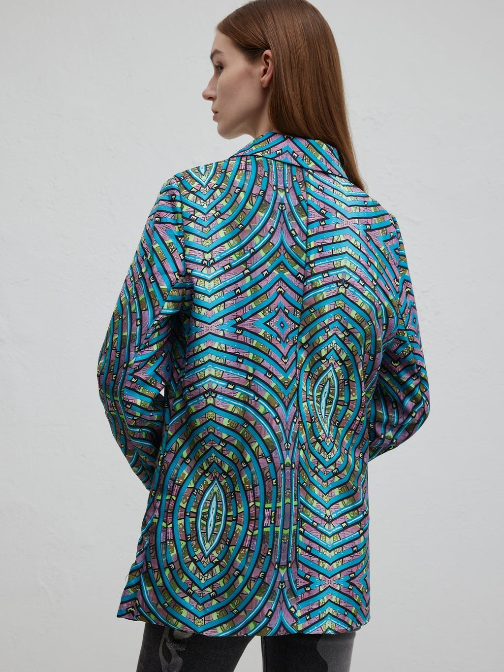 Valenzora | Stylish office suit in a blue abstract pattern