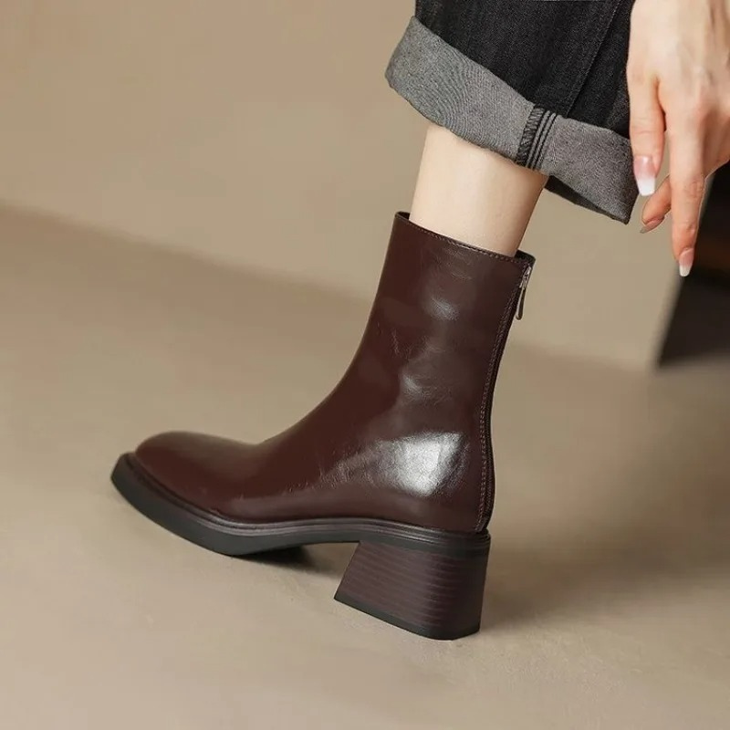 Valenzora | Stylish leather ankle boots with block heels for women