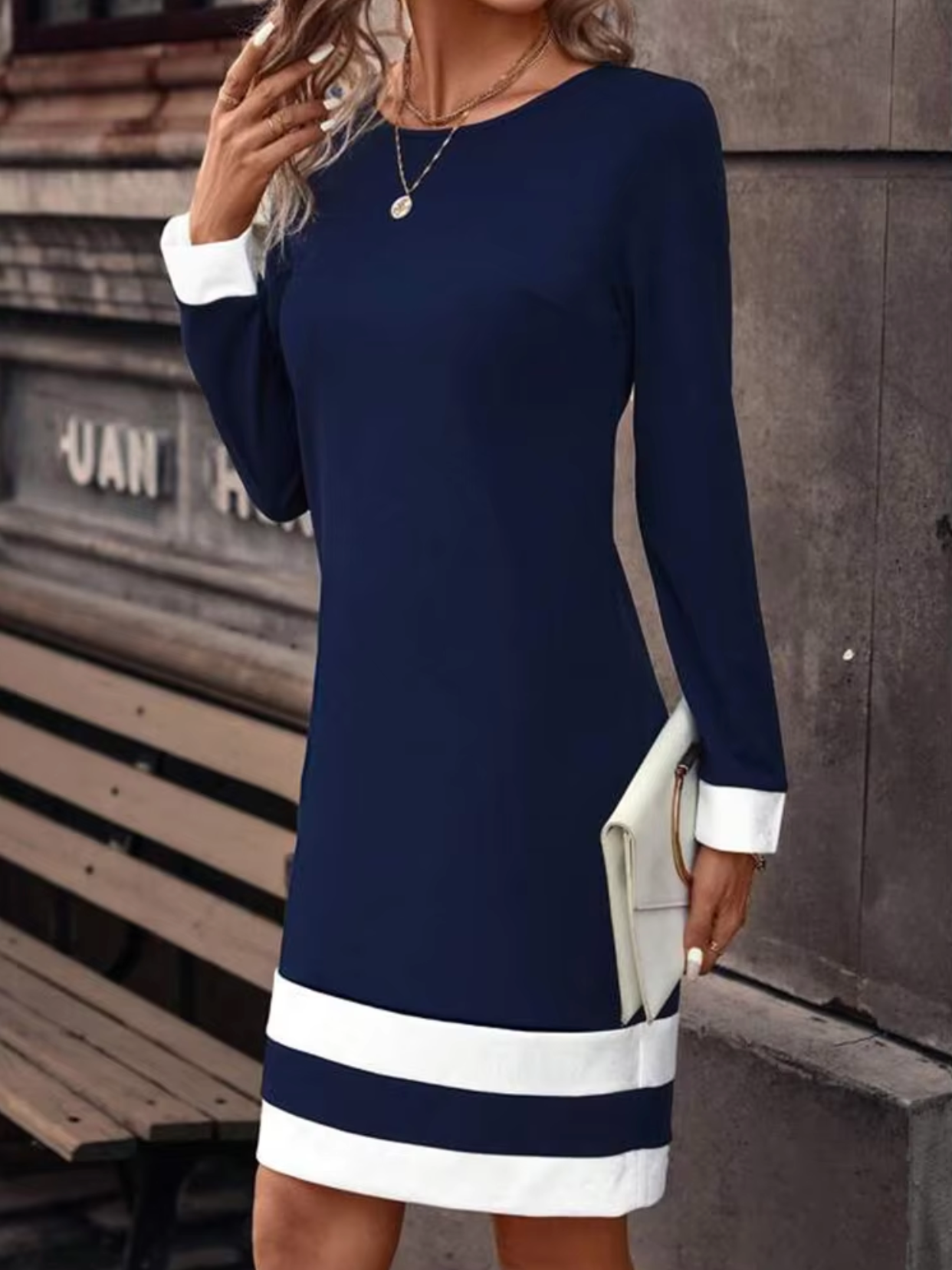 Valenzora | Stylish long-sleeved dress