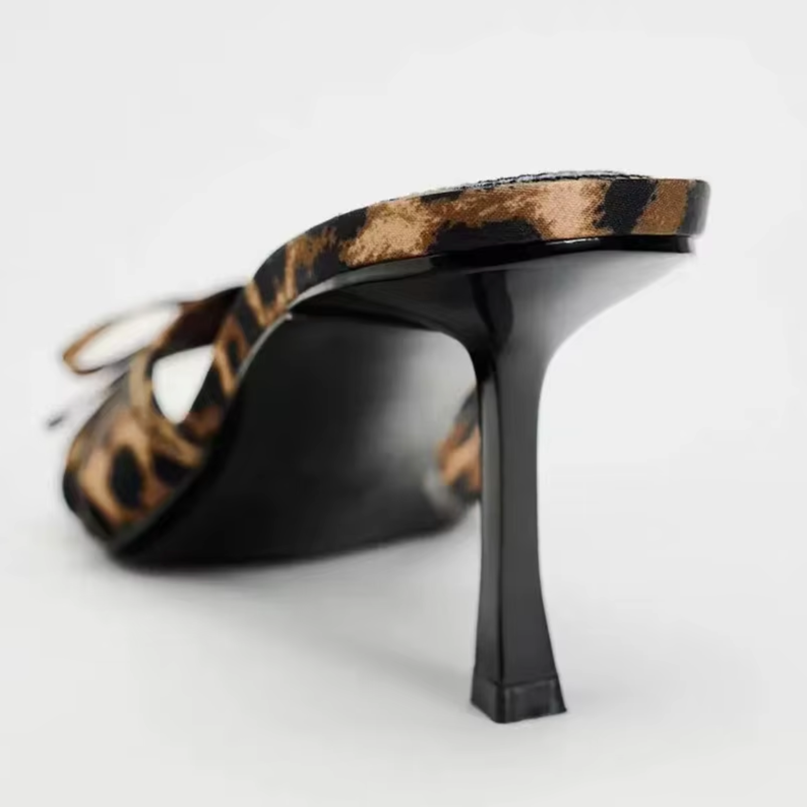 Valenzora | High-heeled slippers with leopard print