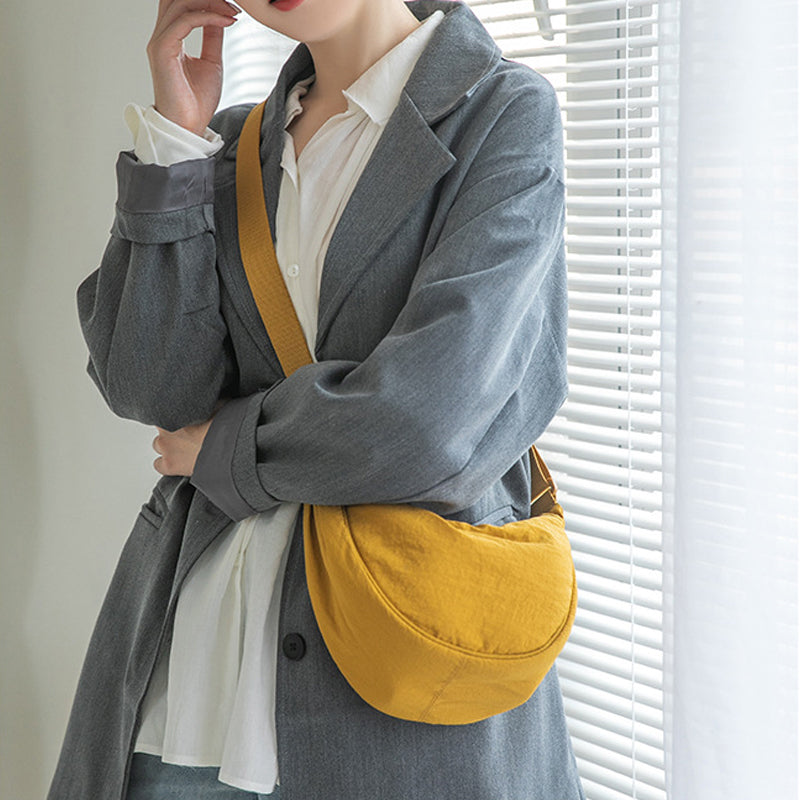 Valenzora | Crescent-shaped bag