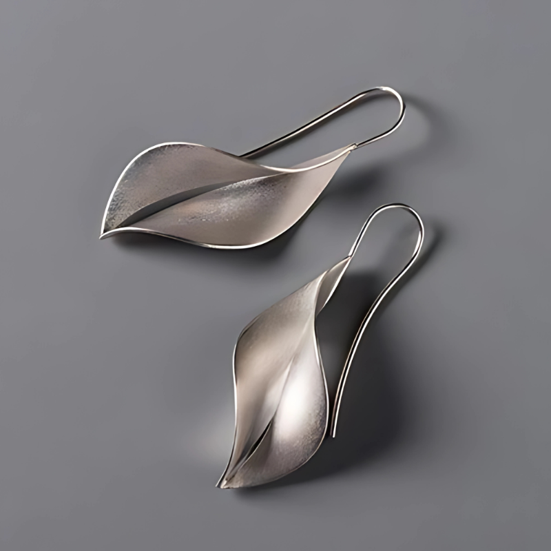 Valenzora | Leaf-shaped silver vintage earrings