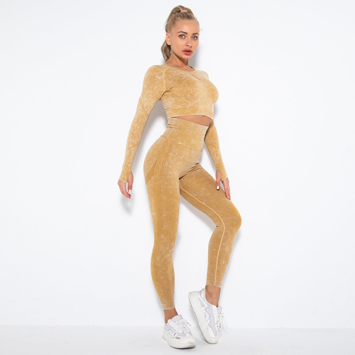Valenzora | Sporty set with crop top and high-waisted leggings