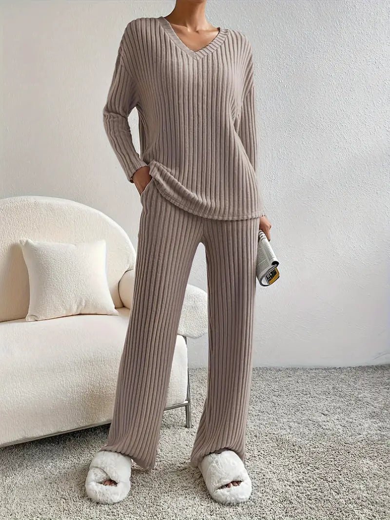 Valenzora 2-piece set | Elegant ribbed women's suit with V-neck sweater and matching trousers