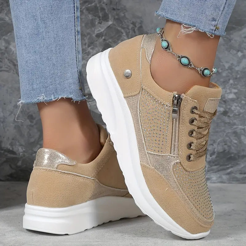 Valenzora - Glänzende Keil-Sneakers mit Strasssteinen