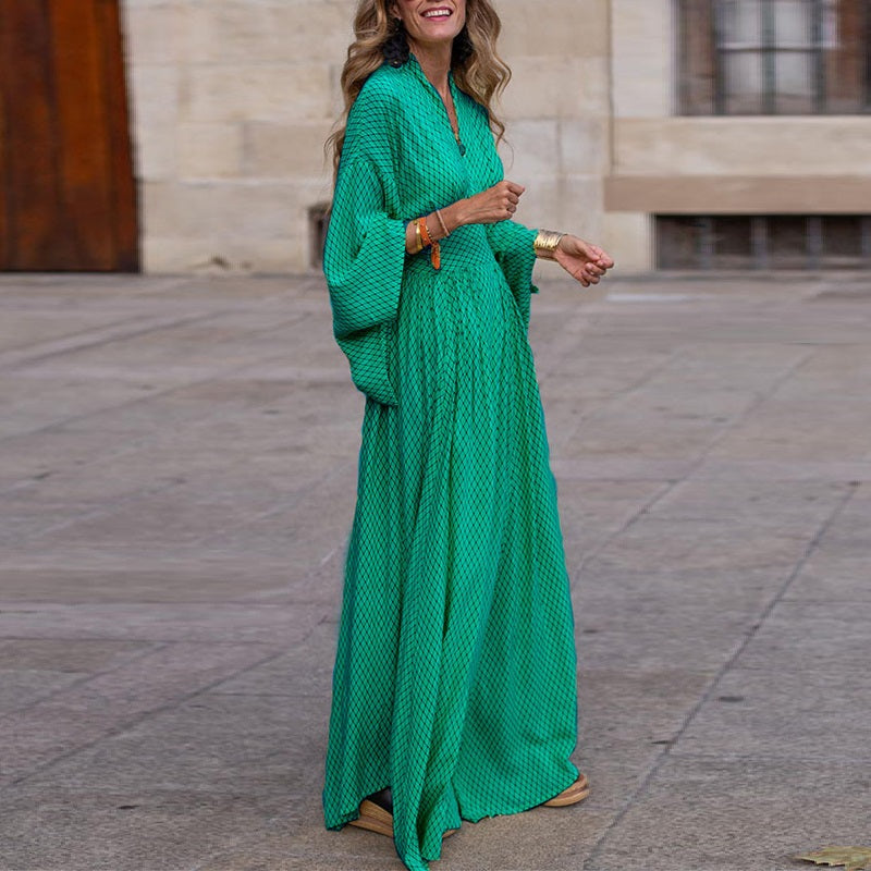 Valenzora | Langärmliges V-Ausschnitt-Kleid, lockere Passform, figurbetont, fließender Saum, eleganter Stil