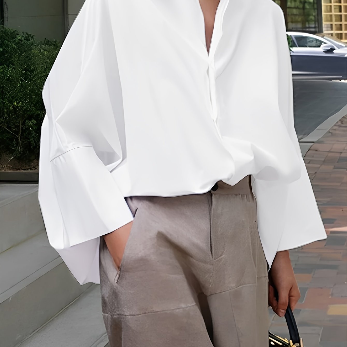 Valenzora | Timeless collared shirt with long cuffed sleeves