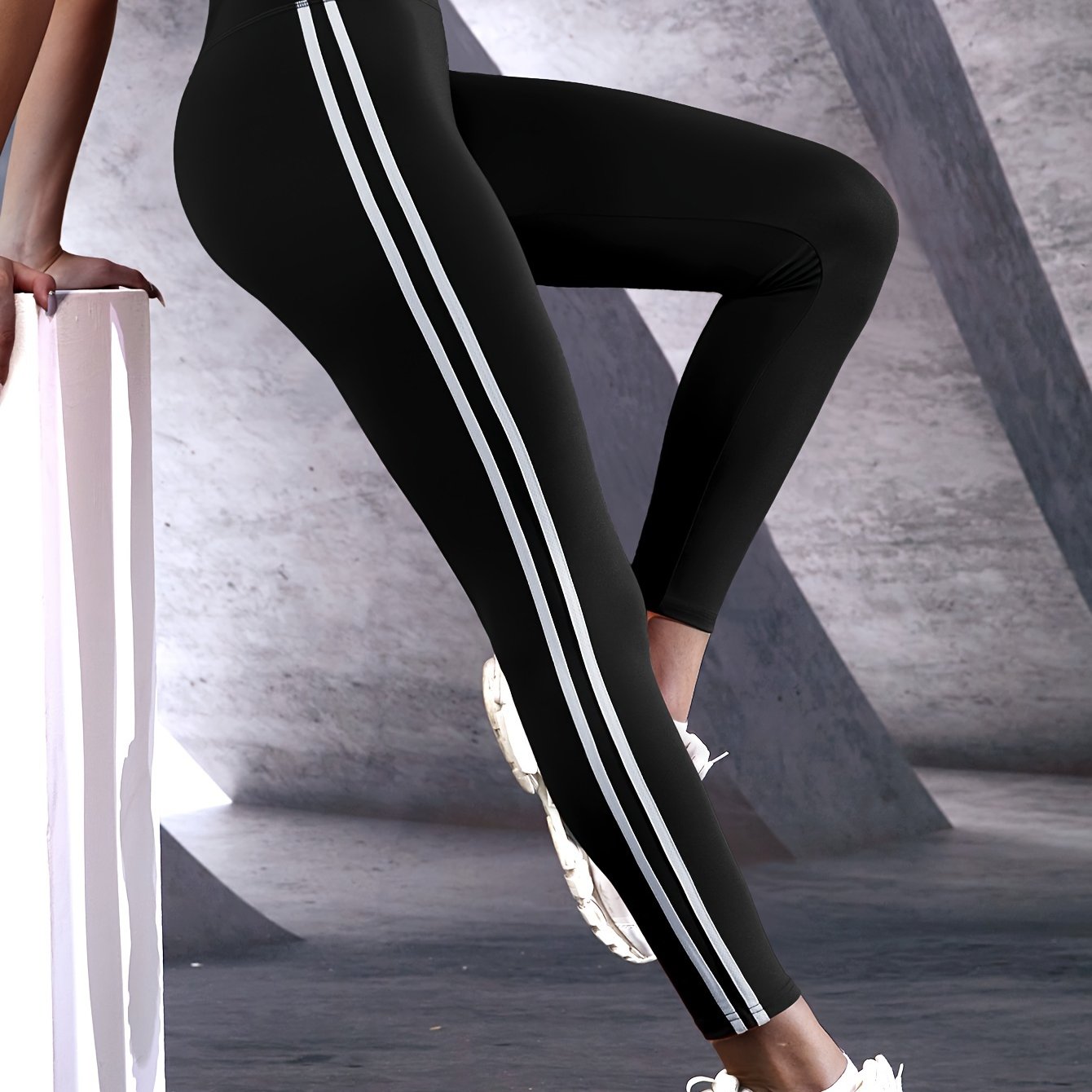 Valenzora | Moisture-wicking yoga leggings with a high waistband
