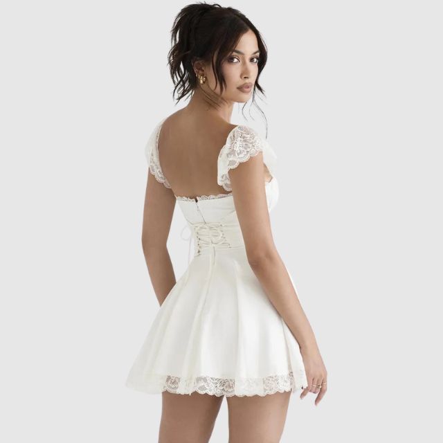 Valenzora | Dress with square neckline and lace trim