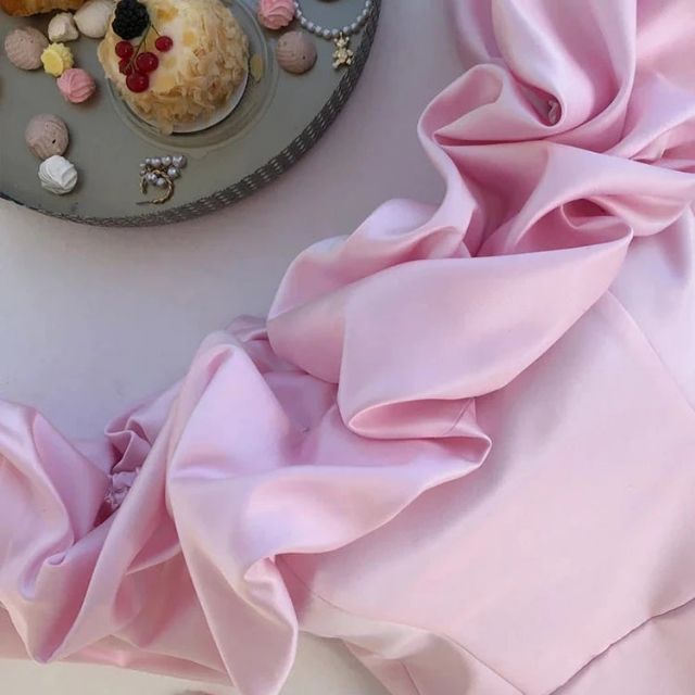 Valenzora | Off-the-shoulder cocktail dress with ruffle detail