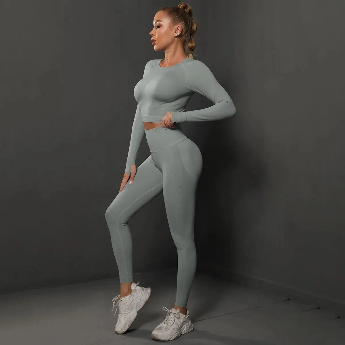 Valenzora | Complete with yoga pants and top