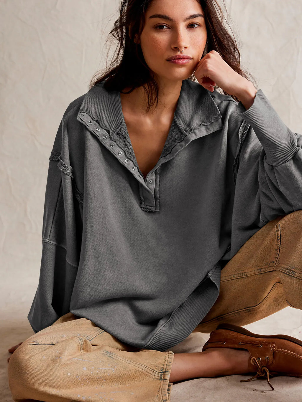 Valenzora - Casual sweatshirt with buttons and lamp sleeves