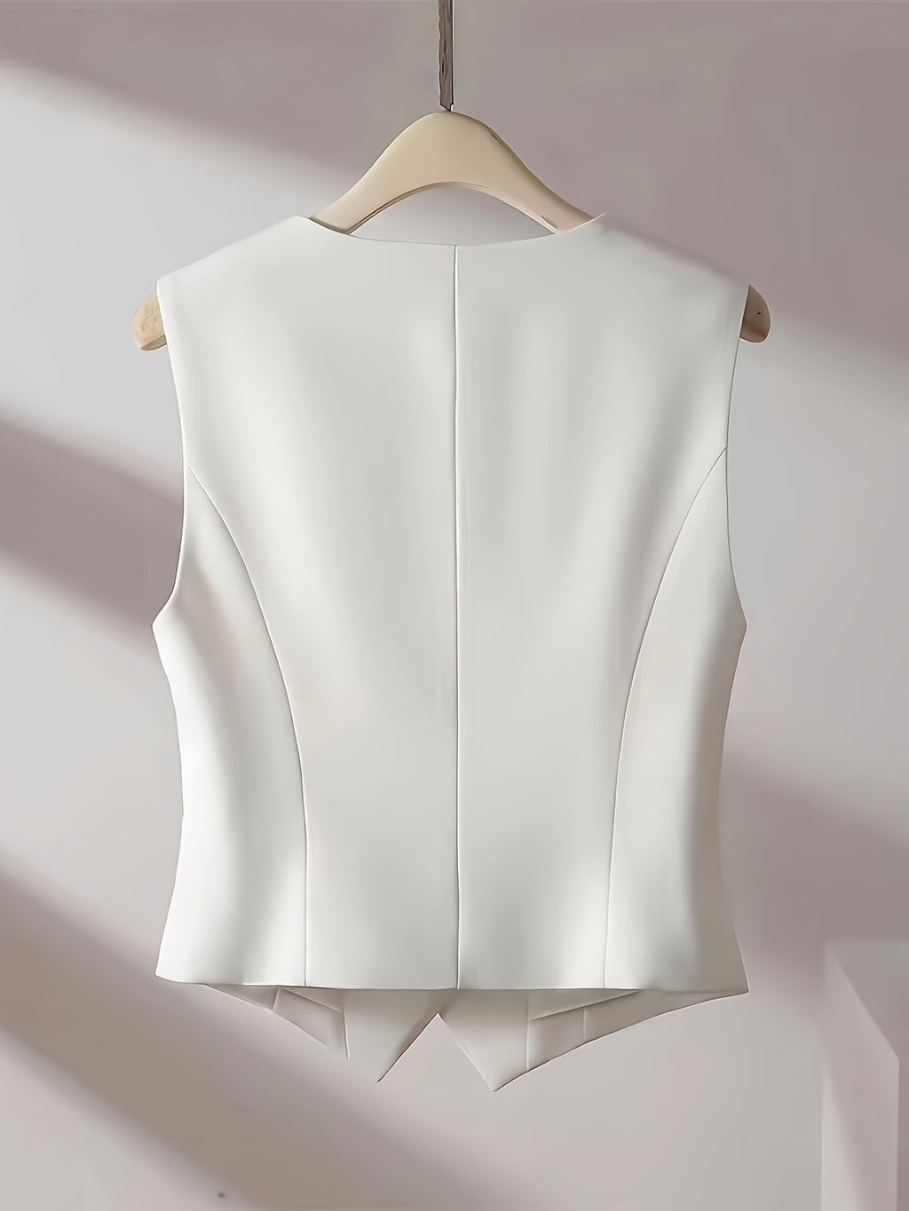 Valenzora | Solid color sleeveless vest with V-neck and button closure