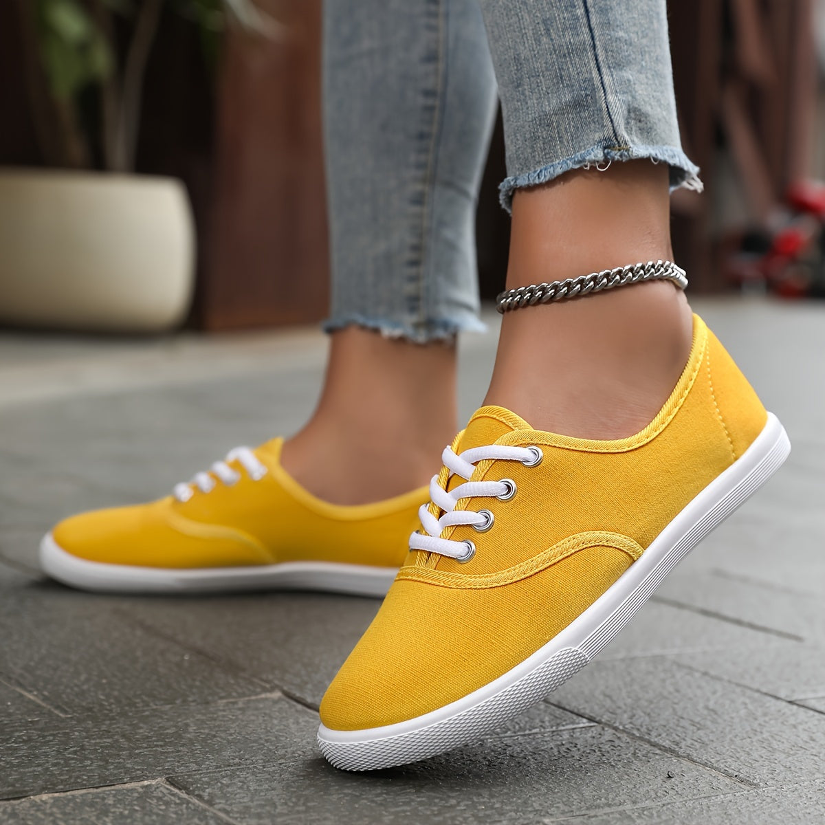 Valenzora | Bequeme Low-Top Canvas-Sneaker in Weiß