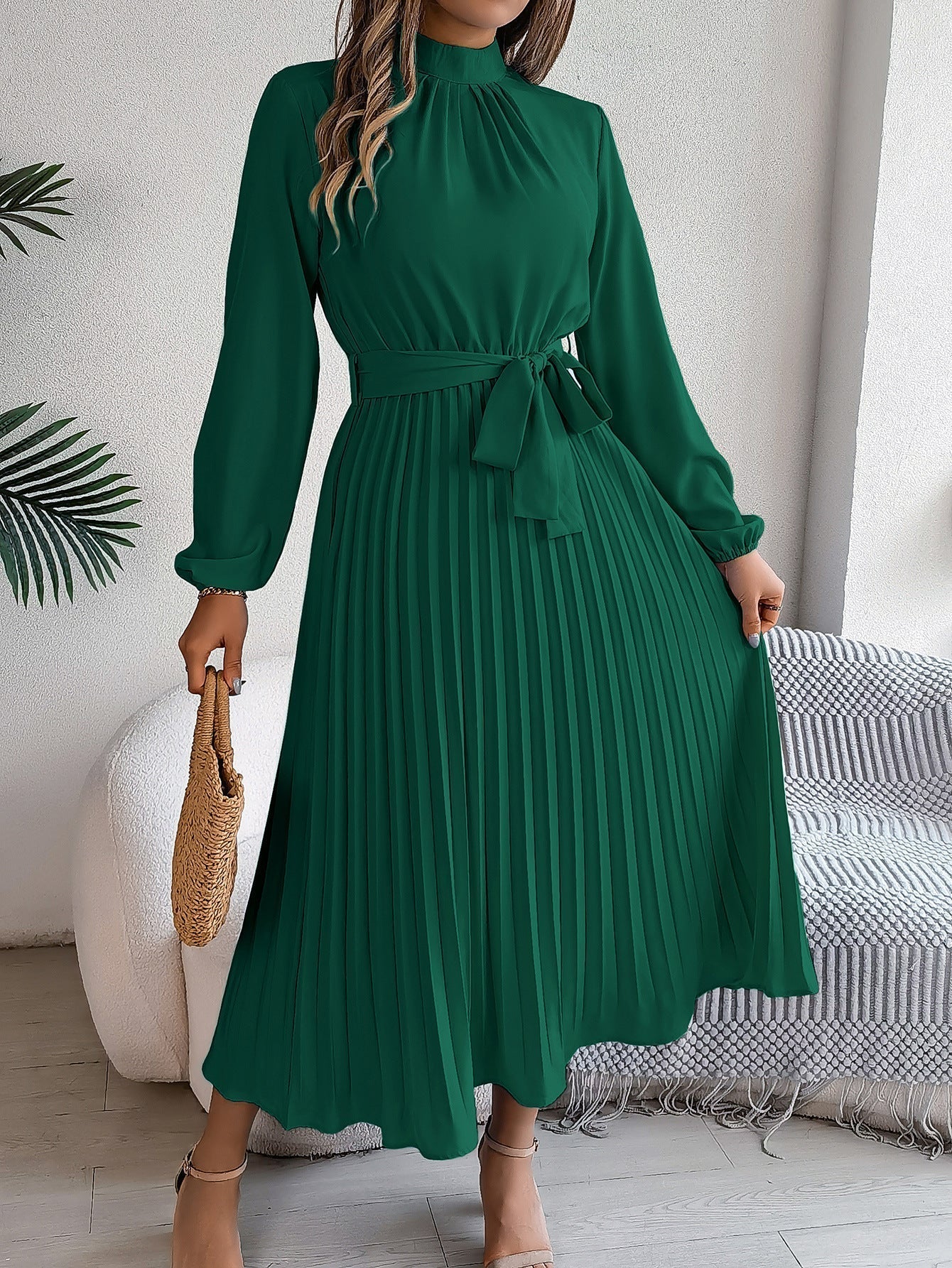 Valenzora | Elegant and timeless pleated dress