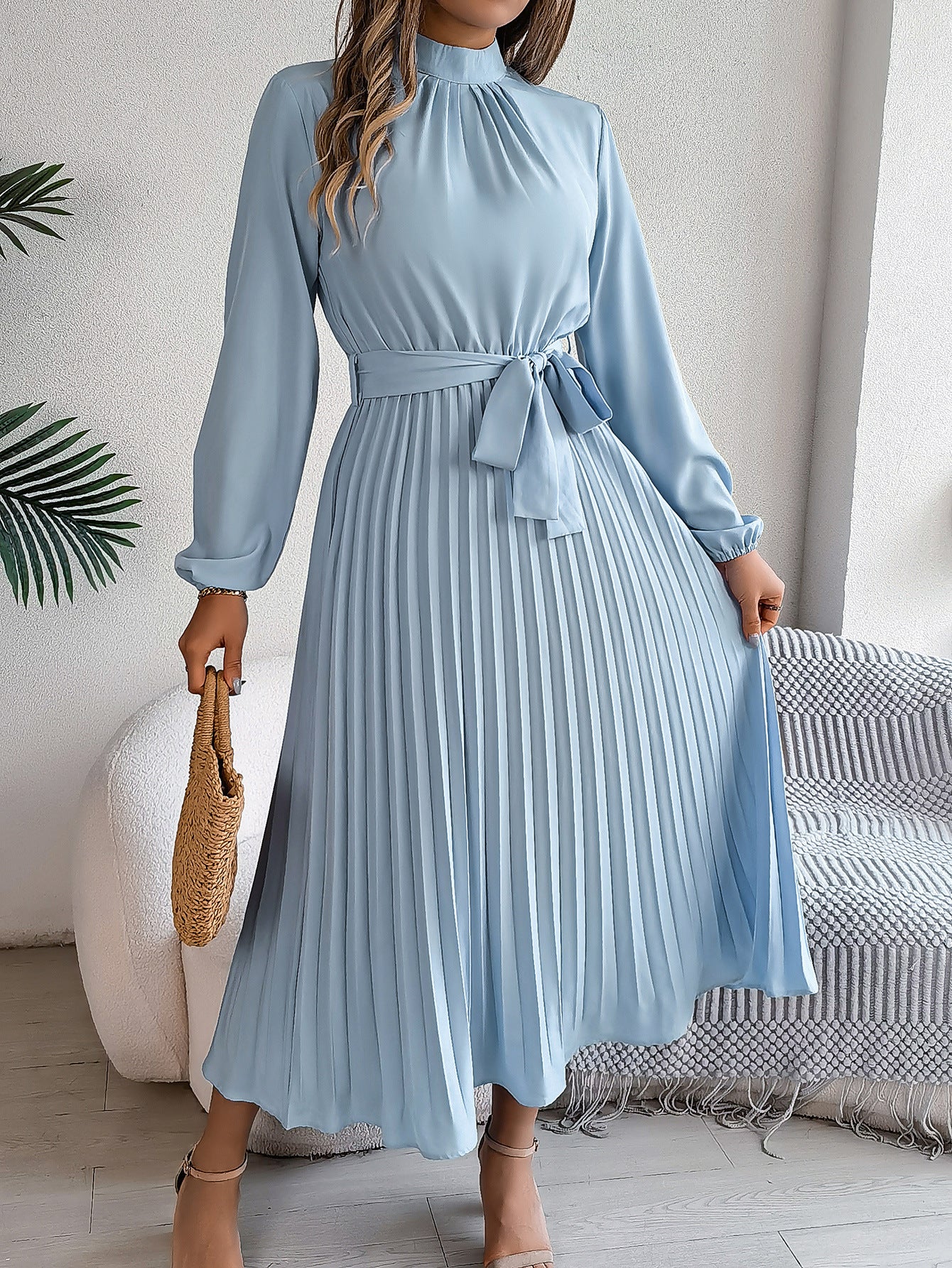 Valenzora | Elegant and timeless pleated dress
