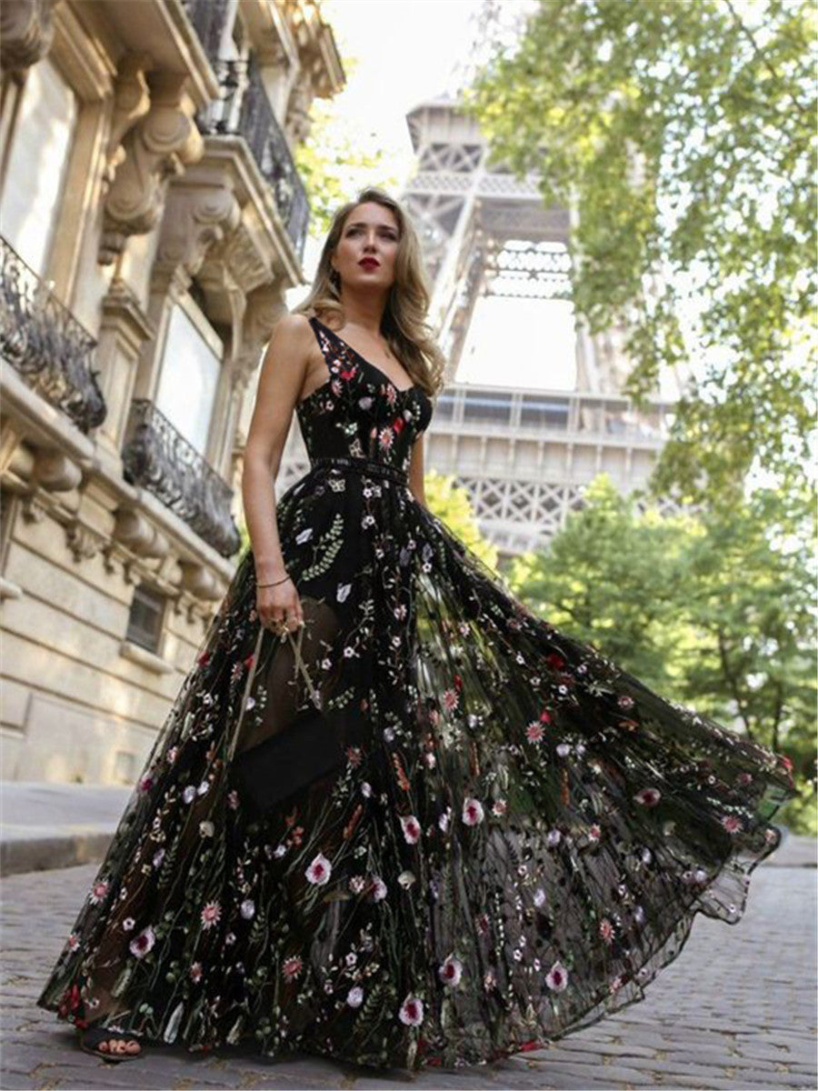 Valenzora | Fabelhaftes ärmelloses besticktes Kleid
