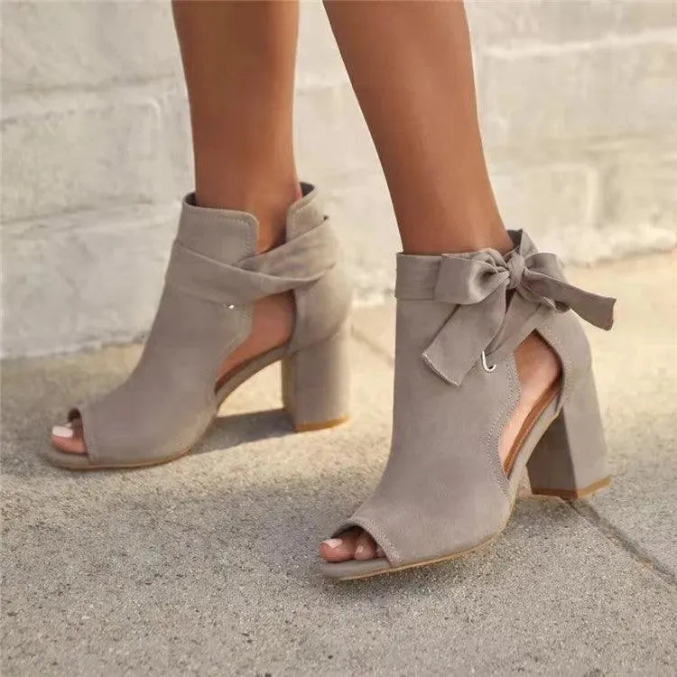 Valenzora | Sandalen mit dicken Riemen und Ziersteinen