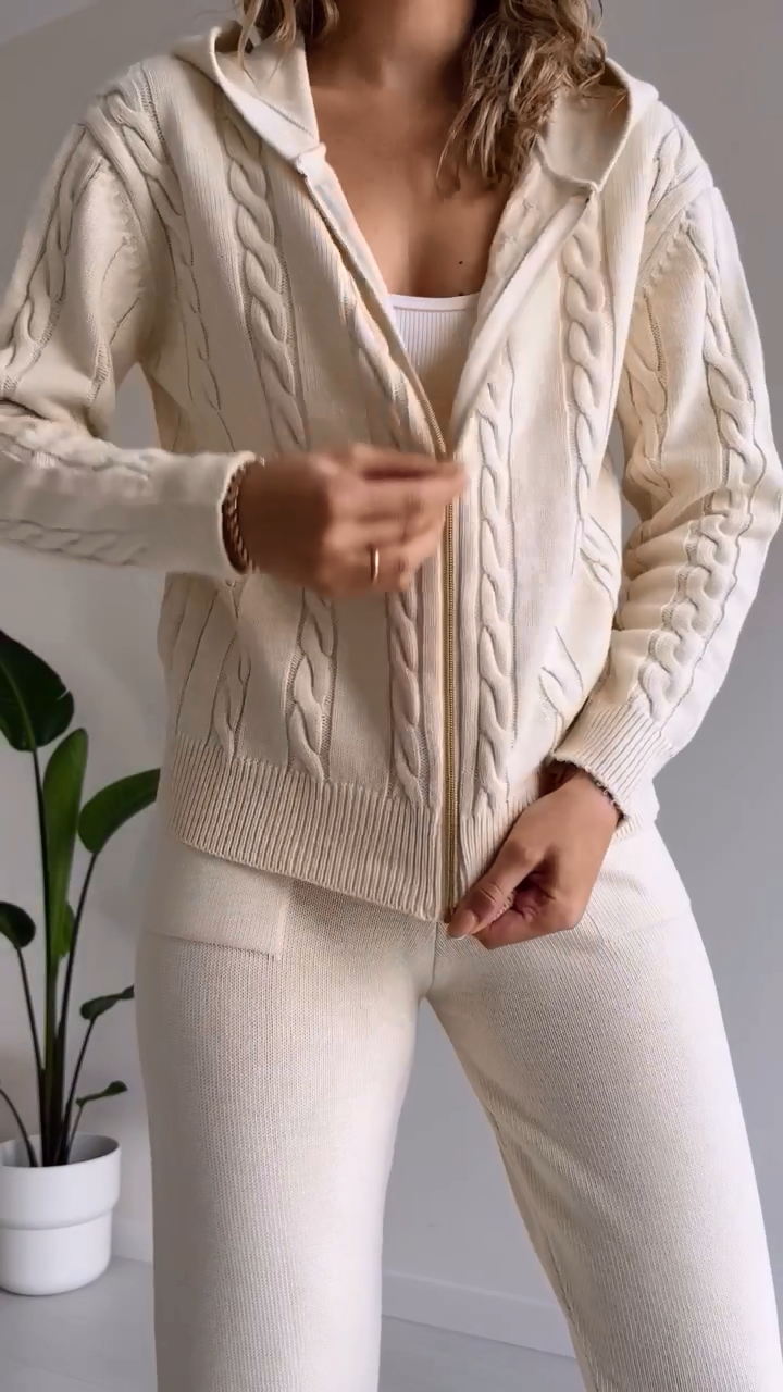 Valenzora | 3-piece knitted lounge set - trendy hoodie and jogging suit for women