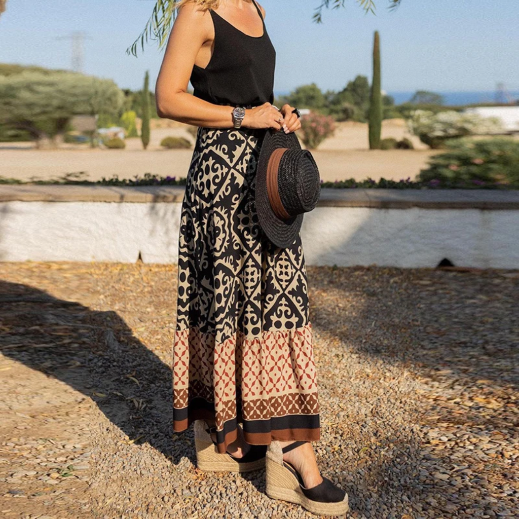 Valenzora | Trendy high-waisted skirt with geometric pattern