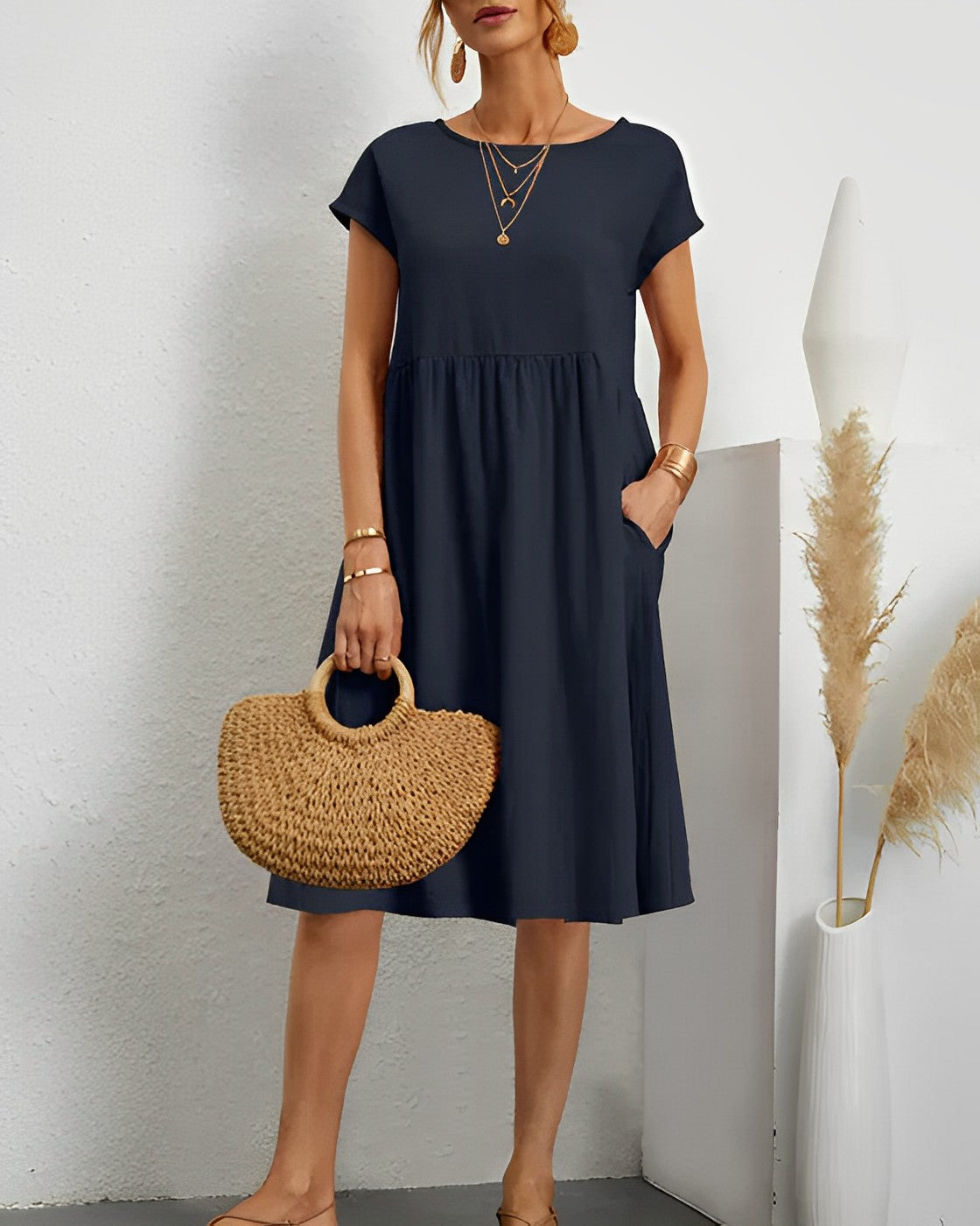 Valenzora | Midi dress with side pockets