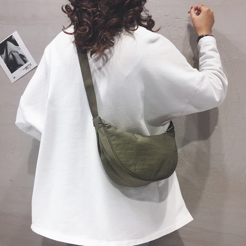 Valenzora | Crescent-shaped bag