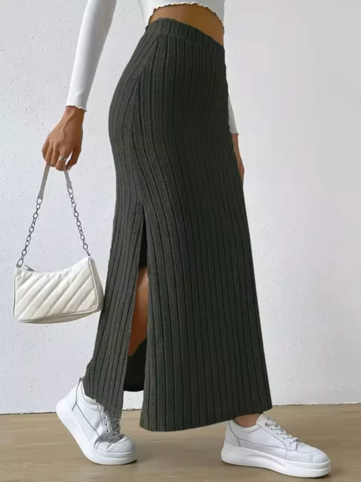 Valenzora | Long high-waisted knit skirt