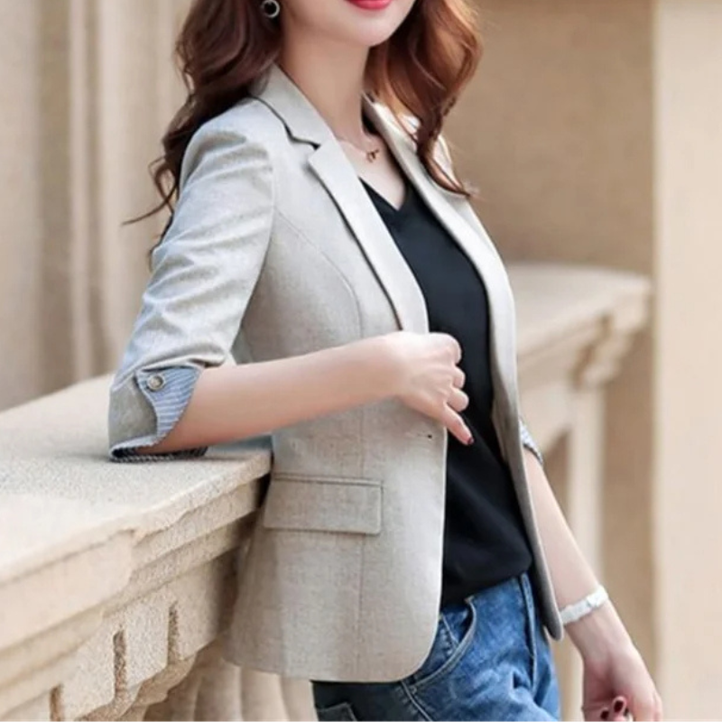 Valenzora | Elegant women's blazer with button details. Ideal for the office.