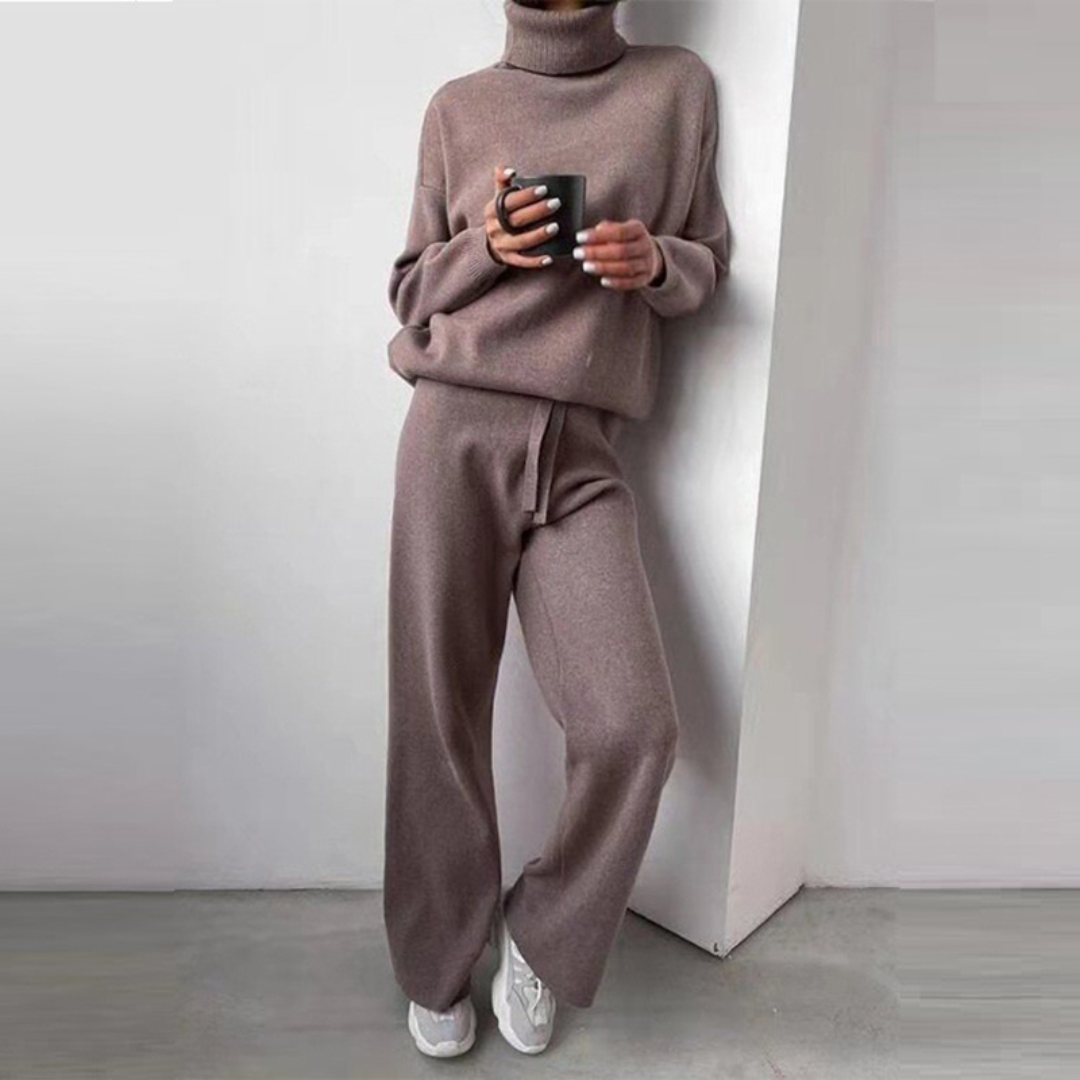 Valenzora | Comfortable 2-piece set consisting of a turtleneck sweater and long trousers