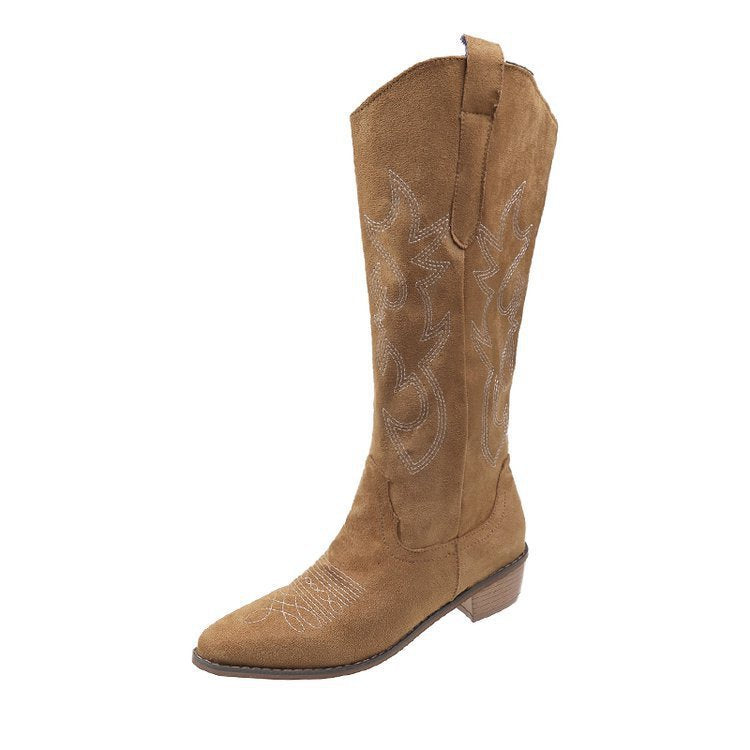 Valenzora | Embroidered V-cut boots