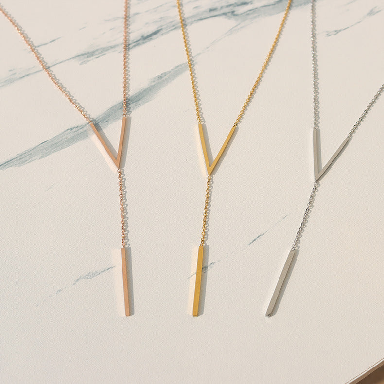 Valenzora | V-shaped gold necklace