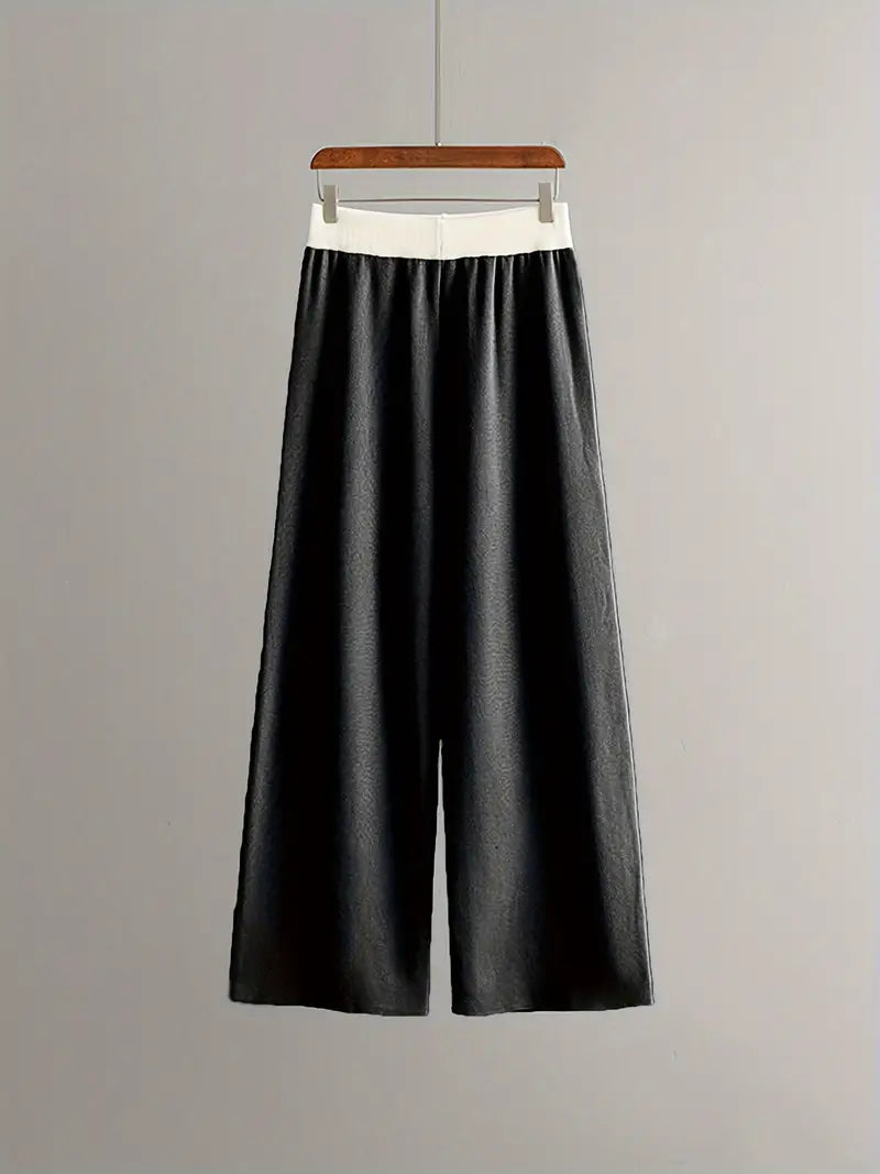 Valenzora | Stylish set consisting of a long-sleeved knit top and V-neck trousers