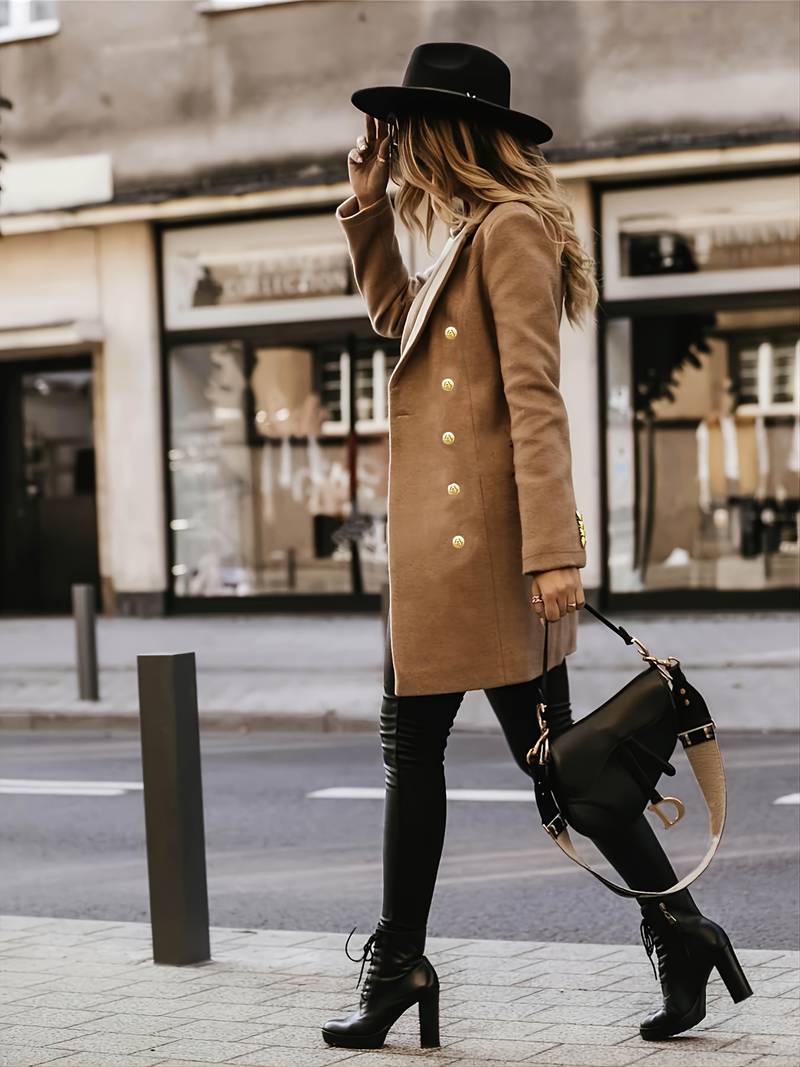 Valenzora wool coat for a flattering fit