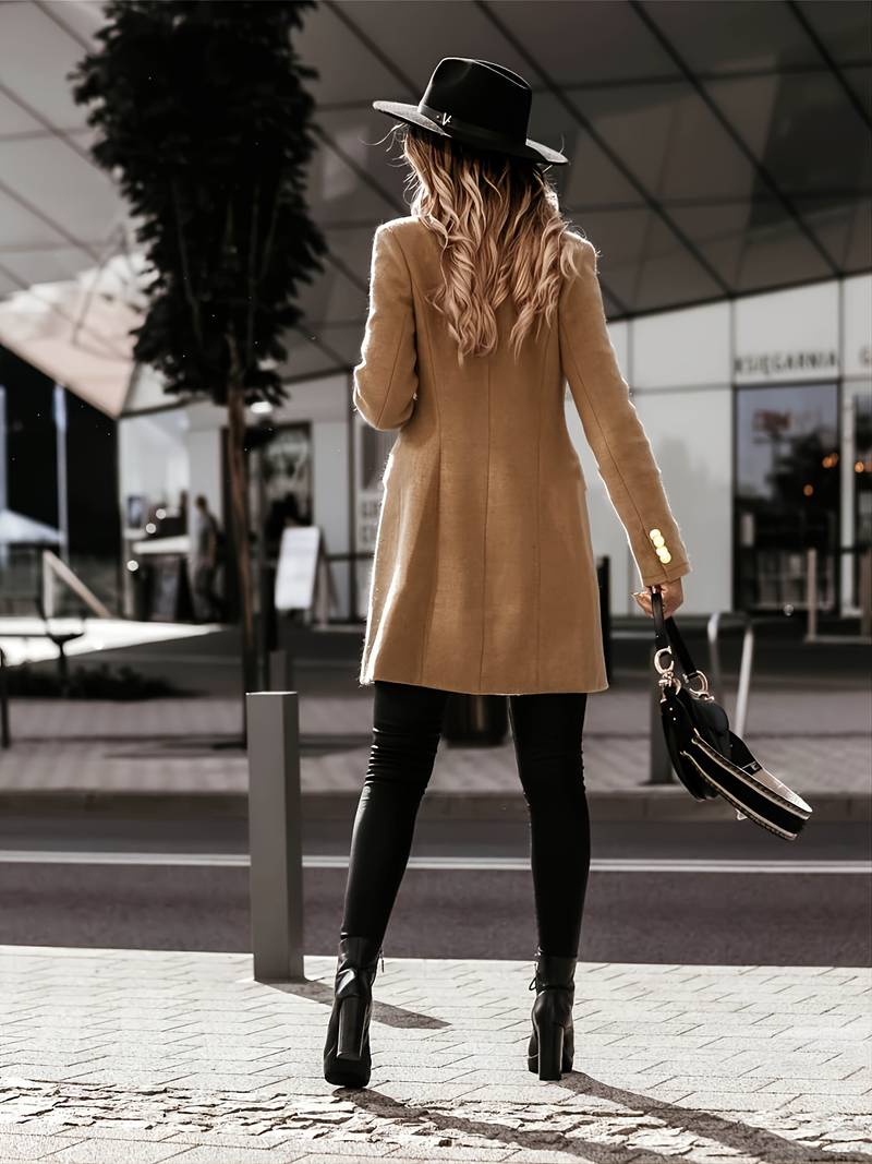Valenzora wool coat for a flattering fit