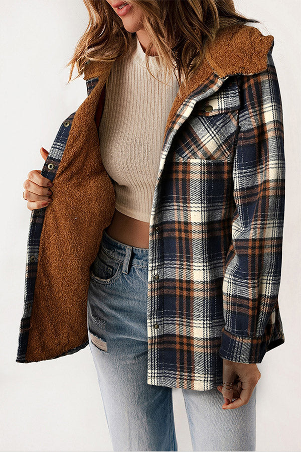 Valenzora | Sherpa-gefütterte Kapuzenflanelljacke mit Druckknöpfen
