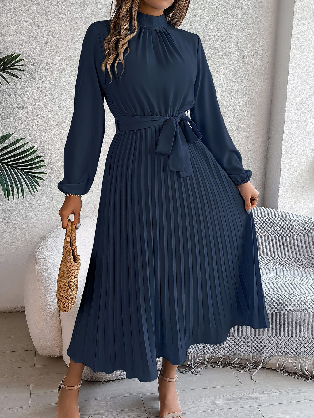 Valenzora | Elegant and timeless pleated dress